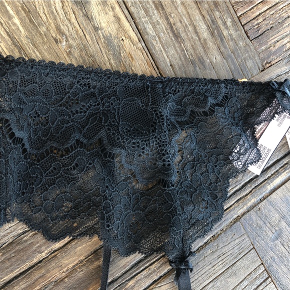 Victoria’s Secret Pantie Garter Set Large - Picture 7 of 10